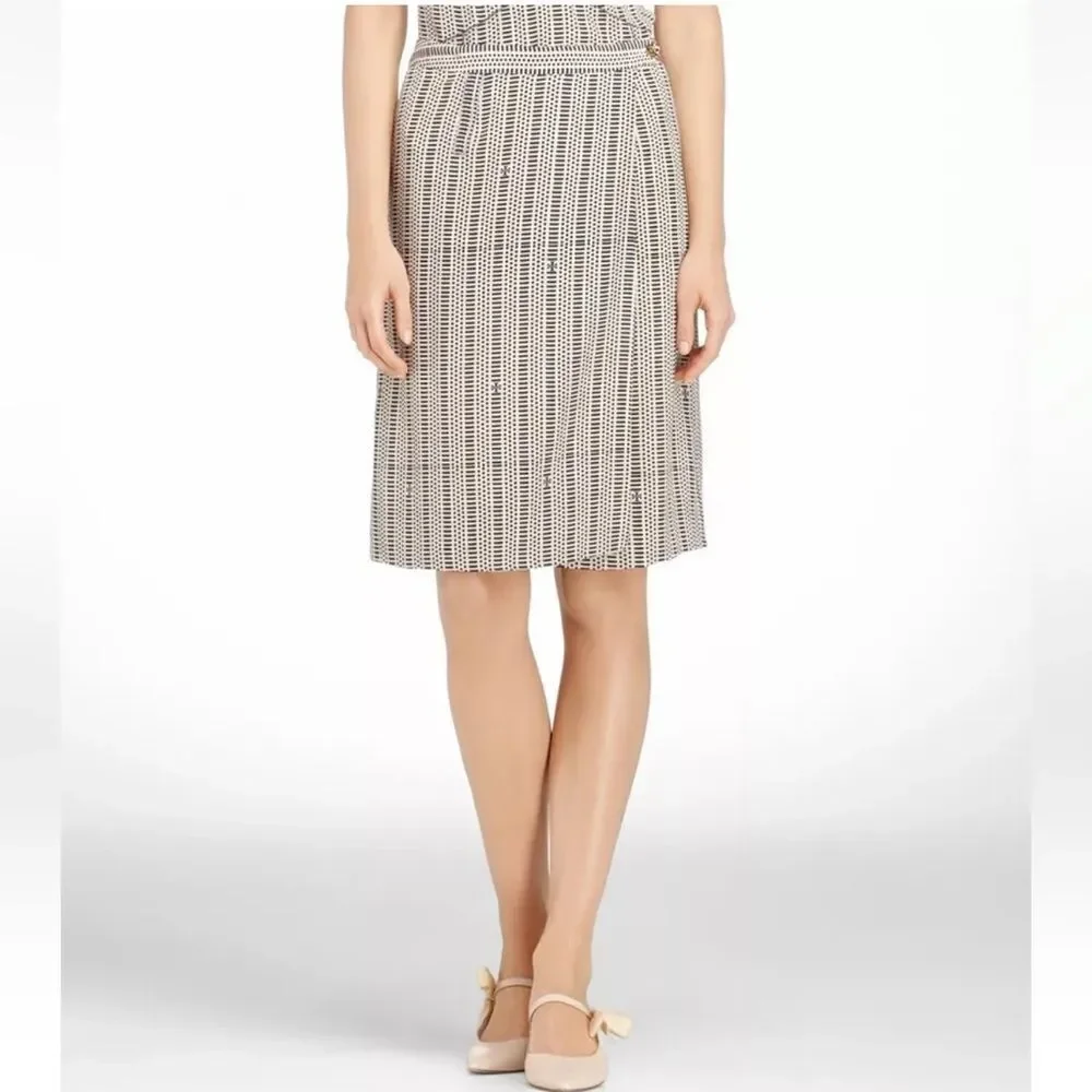 Tory Burch 100% Silk Set Wrap Skirt Sz 4 Top Sleeveless Sz 6 Beige/Navy Blue